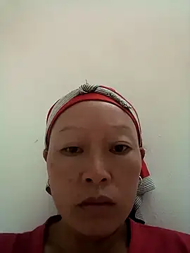 Snapshot of girl-hot2x chatting on 11/18/25, 11:15 girl-hot2x online show from 11/18/25, 11:15