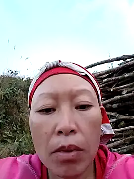 Snapshot of girl-hot2x chatting on 12/23/25, 10:14 girl-hot2x online show from 12/23/25, 10:14