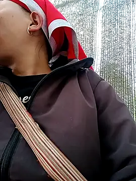 Snapshot of girl-hot2x chatting on 01/11/26, 07:04 girl-hot2x online show from 01/11/26, 07:04