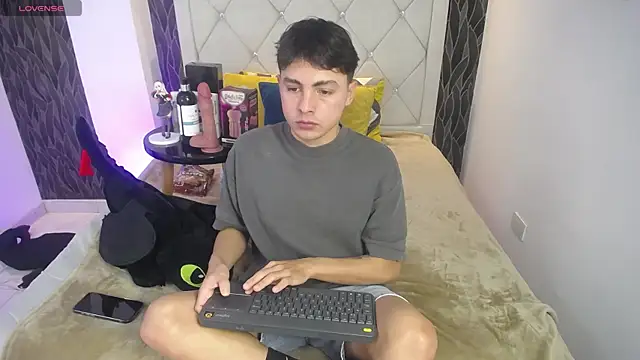 Samu FoXXX online show from 12/16/25, 08:24