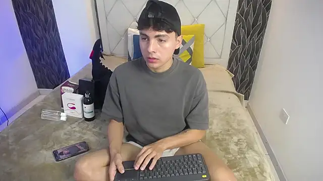 Samu FoXXX online show from 12/05/25, 08:17