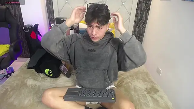 Samu FoXXX online show from 12/04/25, 08:41