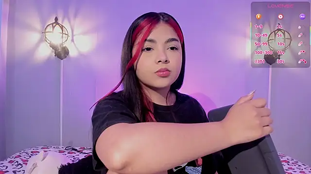Snapshot of Stephany-roses- chatting on 03/07/26, 11:21 Stephany-roses- online show from 03/07/26, 11:21
