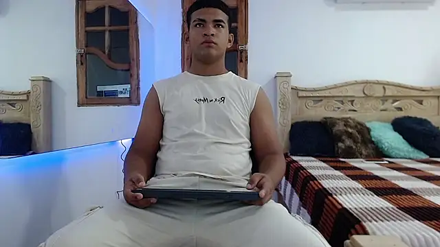 Snapshot of mathews___ chatting on 11/25/25, 02:23 mathews online show from 11/25/25, 02:23