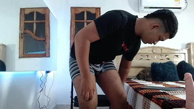 Snapshot of mathews___ chatting on 11/20/25, 04:02 mathews online show from 11/20/25, 04:02