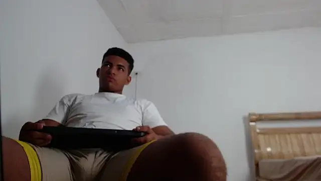 Snapshot of mathews___ chatting on 12/03/25, 03:40 mathews online show from 12/03/25, 03:40