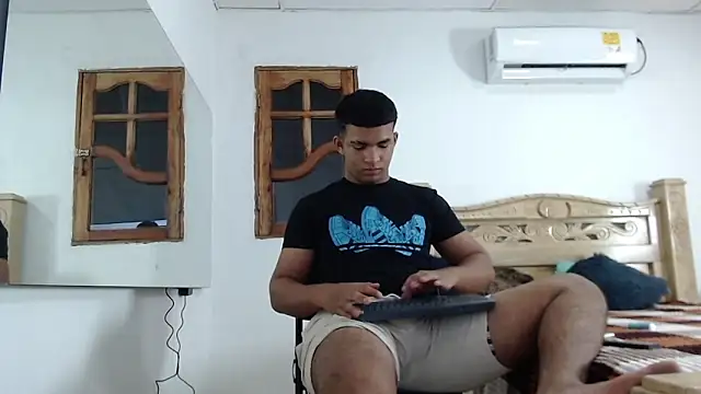 Snapshot of mathews___ chatting on 11/23/25, 03:05 mathews online show from 11/23/25, 03:05