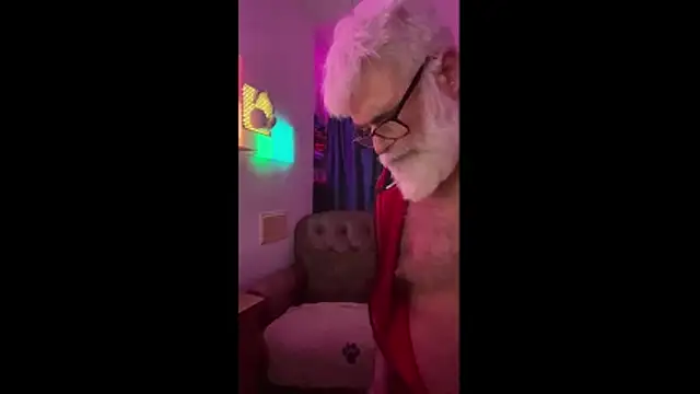 Snapshot of LeatherSdaddy chatting on 04/15/26, 02:06 LeatherSdaddy online show from 04/15/26, 02:06