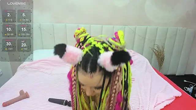 Lina Moony online show from 12/19/25, 02:26