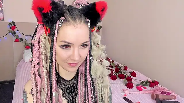 Lina Moony online show from 11/26/25, 02:00