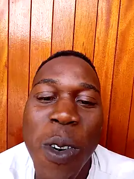 Snapshot of Mc02 chatting on 11/11/25, 12:44 Mc02 online show from 11/11/25, 12:44