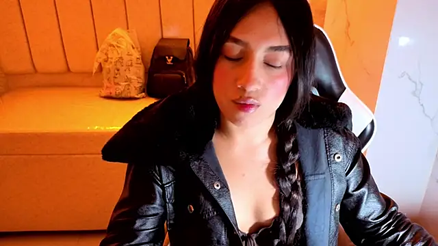 Juliana Tx online show from 12/16/25, 01:15