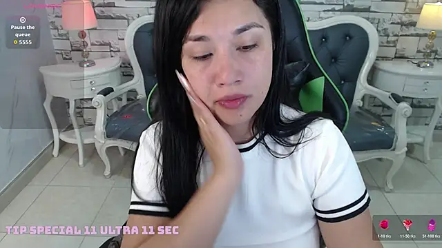 Violetta jhonson a online show from 11/13/25, 03:32