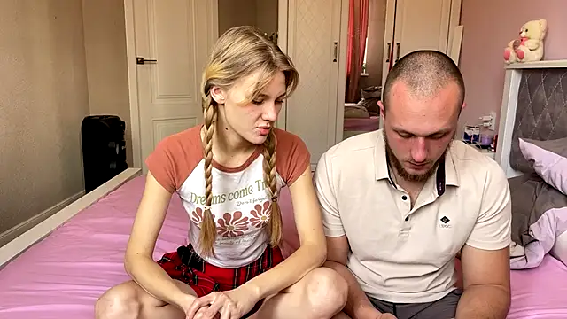 Daisy Couple online show from 12/14/25, 09:15