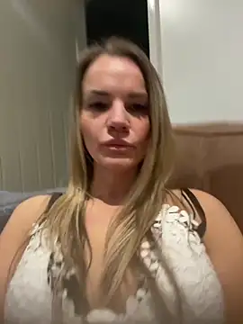 Cutebrowneyes  online show from 12/19/25, 11:18