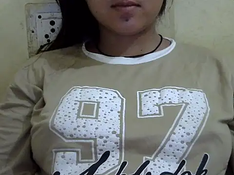 Snapshot of Anika_Singh chatting on 05/13/26, 04:19 Anika Singh online show from 05/13/26, 04:19
