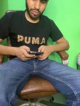 Snapshot of hotyyyyjonny chatting on 06/19/26, 04:02 hotyyyyjonny online show from 06/19/26, 04:02