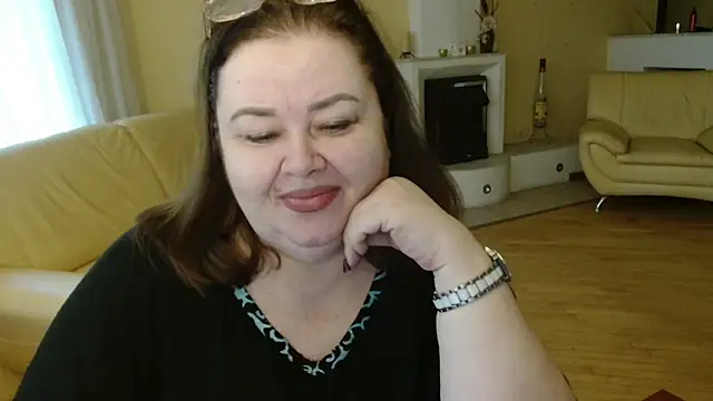 Natali-Gucci online show from 11/30/25, 09:10