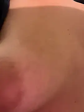 Snapshot of Lauraxy chatting on 11/11/25, 01:50 Lauraxy online show from 11/11/25, 01:50