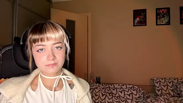 EmilySkyline online show from 11/15/25, 05:22