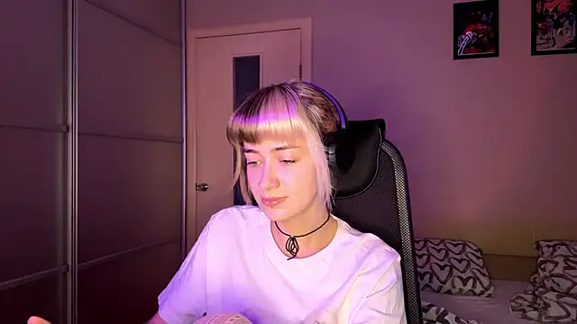 EmilySkyline online show from 11/12/25, 05:22