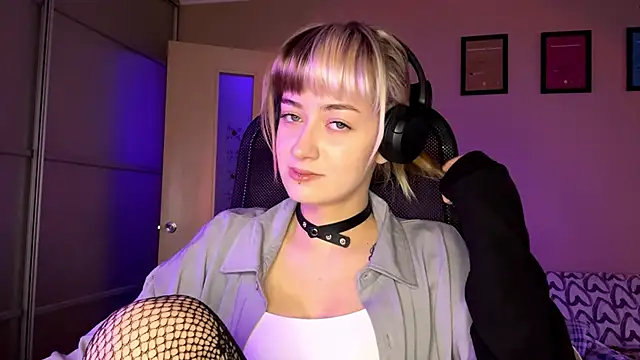 EmilySkyline online show from 11/20/25, 08:04