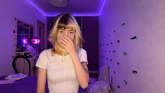 EmilySkyline online show from 11/22/25, 07:13