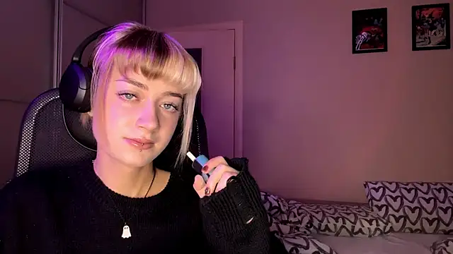 EmilySkyline online show from 11/13/25, 05:11