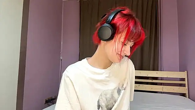 EmilySkyline online show from 12/21/25, 05:25