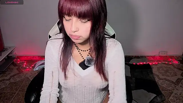 Snapshot of Melody_Ghot chatting on 12/17/25, 02:11 Melody Ghot online show from 12/17/25, 02:11