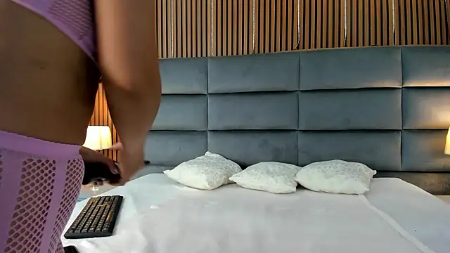 Snapshot of Lucy_Vegas chatting on 02/02/26, 01:10 Lucy Vegas online show from 02/02/26, 01:10