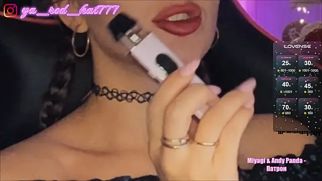 Snapshot of -RED_HAT- chatting on 11/23/25, 05:01 -RED HAT- online show from 11/23/25, 05:01