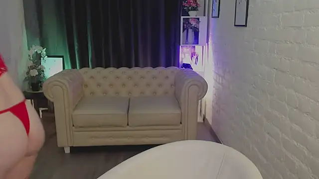 Elizabeth Walson online show from 12/22/25, 09:04