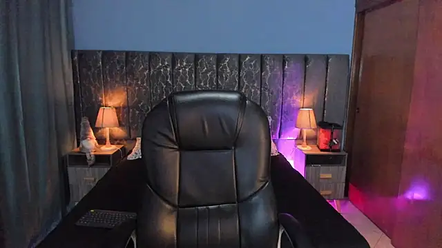 Snapshot of Atenea_Velle chatting on 02/12/26, 01:11 Atenea Velle online show from 02/12/26, 01:11