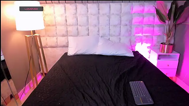 Atenea Velle online show from 04/11/26, 01:37