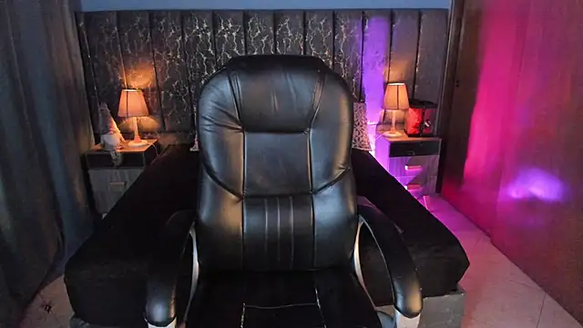 Snapshot of Atenea_Velle chatting on 02/13/26, 01:33 Atenea Velle online show from 02/13/26, 01:33