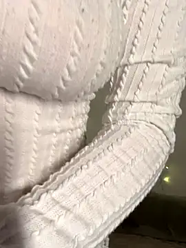 yoyogirlx online show from 12/21/25, 01:24