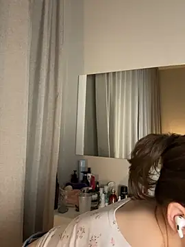yoyogirlx online show from 05/13/26, 01:51