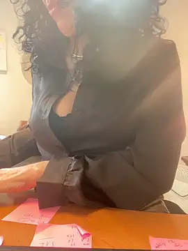 Snapshot of Deessenympho chatting on 02/02/26, 10:14 Deessenympho online show from 02/02/26, 10:14