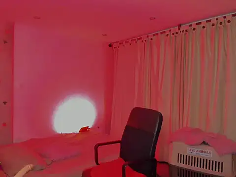 Snapshot of LaGoldenBitch chatting on 06/27/26, 12:49 LaGoldenBitch online show from 06/27/26, 12:49