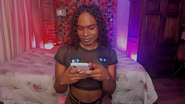 LaGoldenBitch online show from 12/17/25, 01:43