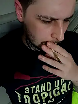 Snapshot of br_costa chatting on 11/13/25, 01:31 br costa online show from 11/13/25, 01:31