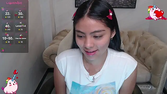 Snapshot of Little_Angelina_v chatting on 12/15/25, 08:03 Little Angelina v online show from 12/15/25, 08:03