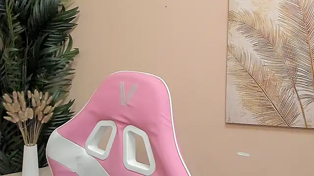 TawnyOkane online show from 11/13/25, 09:46