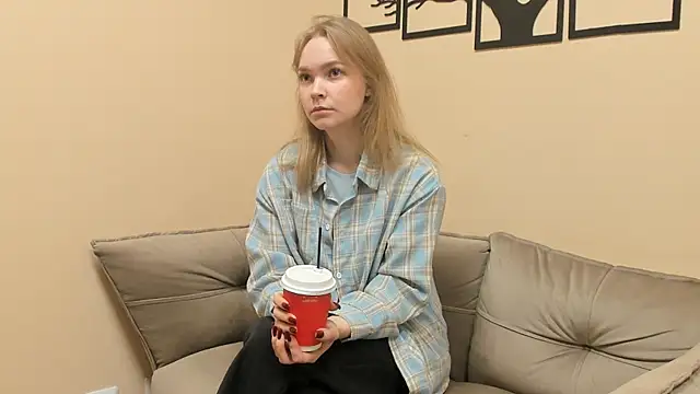 Snapshot of CortneyVacio chatting on 11/12/25, 07:45 CortneyVacio online show from 11/12/25, 07:45