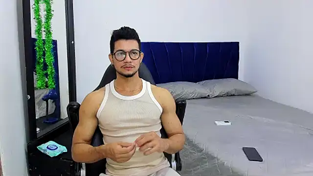 Nolan joness online show from 11/21/25, 01:43