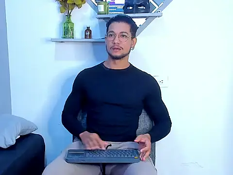 Nolan joness online show from 05/19/26, 02:02