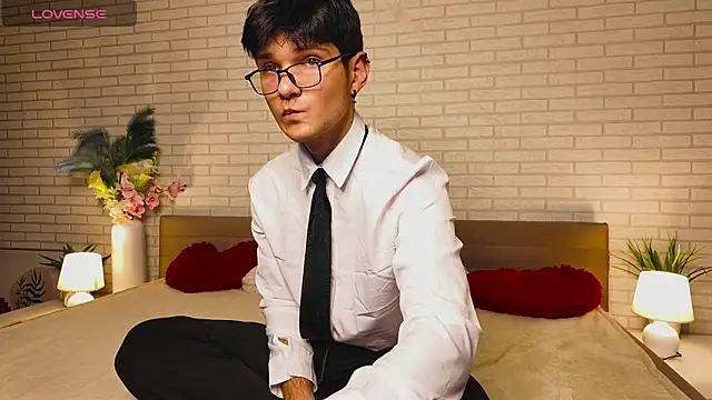 LiamRivers online show from 11/14/25, 02:10