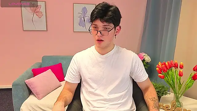 LiamRivers online show from 11/12/25, 01:59