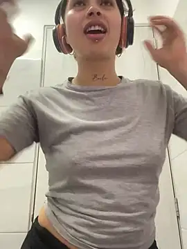 Snapshot of Dreana chatting on 01/15/26, 02:53 Dreana online show from 01/15/26, 02:53